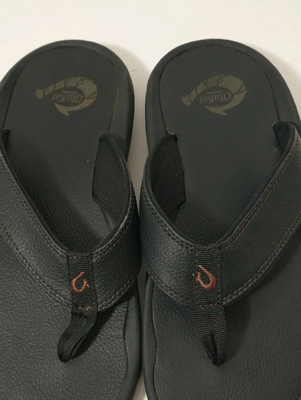 LIKE‎ NEW OluKai Leather Ohana Men's Flip Flop, Size 7, Black, Beach, Vacation
